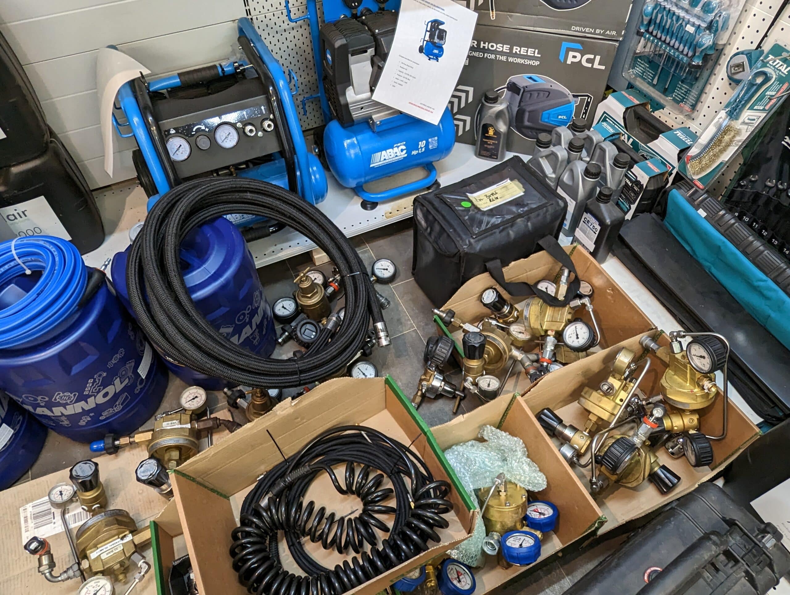 Air compressor fittings, hoses, gauges and spare parts used for our air compressor services